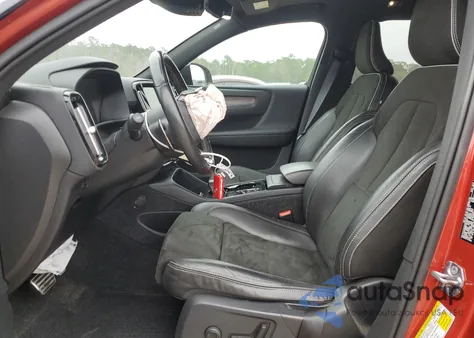 2019 Volvo Xc40 T4 R-Design z USA, uszkodzony, nr VIN YV4AC2HM9K2074892